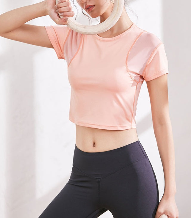 A short blazer with tight mesh stitching