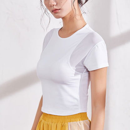 A short blazer with tight mesh stitching