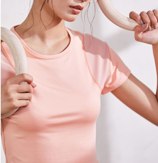 A short blazer with tight mesh stitching