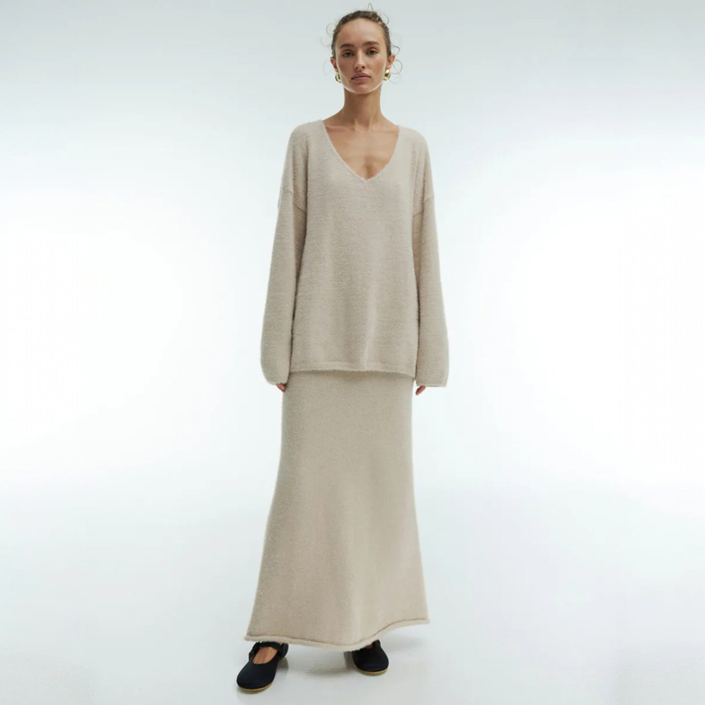 Women’s Knitted Sweater Skirt Set – Elegant V-Neck Long Sleeve Two-Piece Outfit for Fall & Winter
